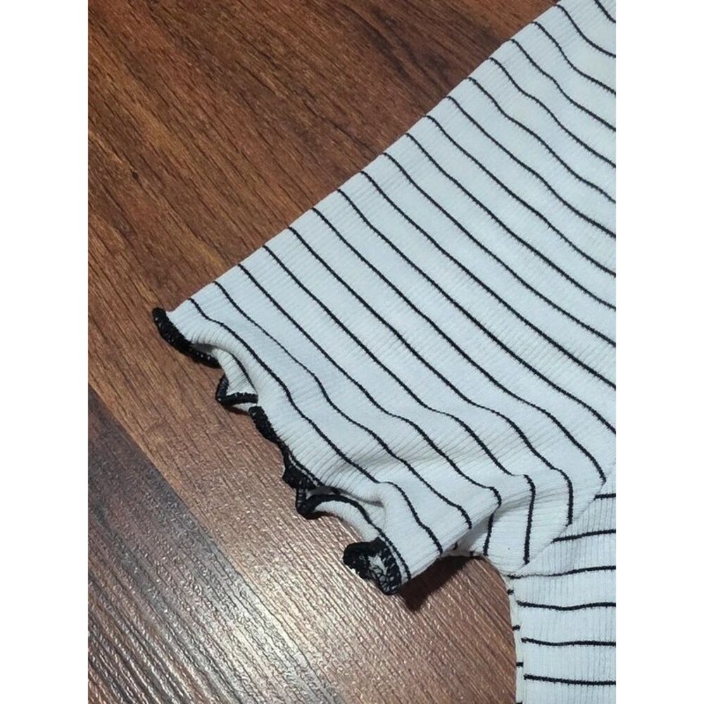 Hem & Thread Top - Picture 2 of 6